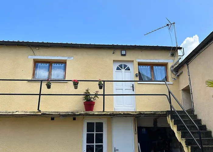 Adorable F1, Au Bord Du Lac D\'Elancourt Village