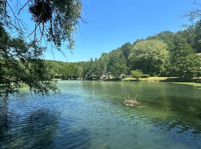 Adorable F1, Au Bord Du Lac D\'Elancourt Village