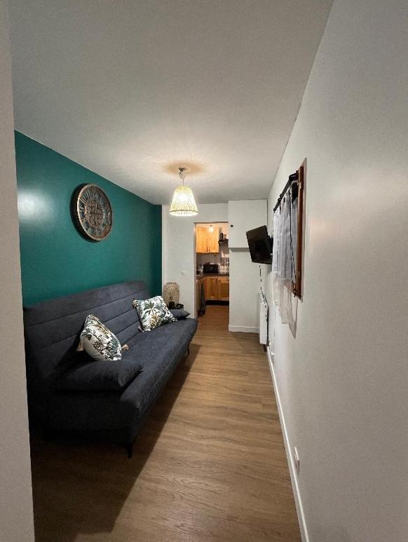 Apartment Adorable F1, Au Bord Du D'elancourt Village *